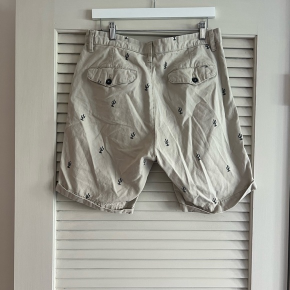 beige shorts with cactus. - Picture 3 of 4